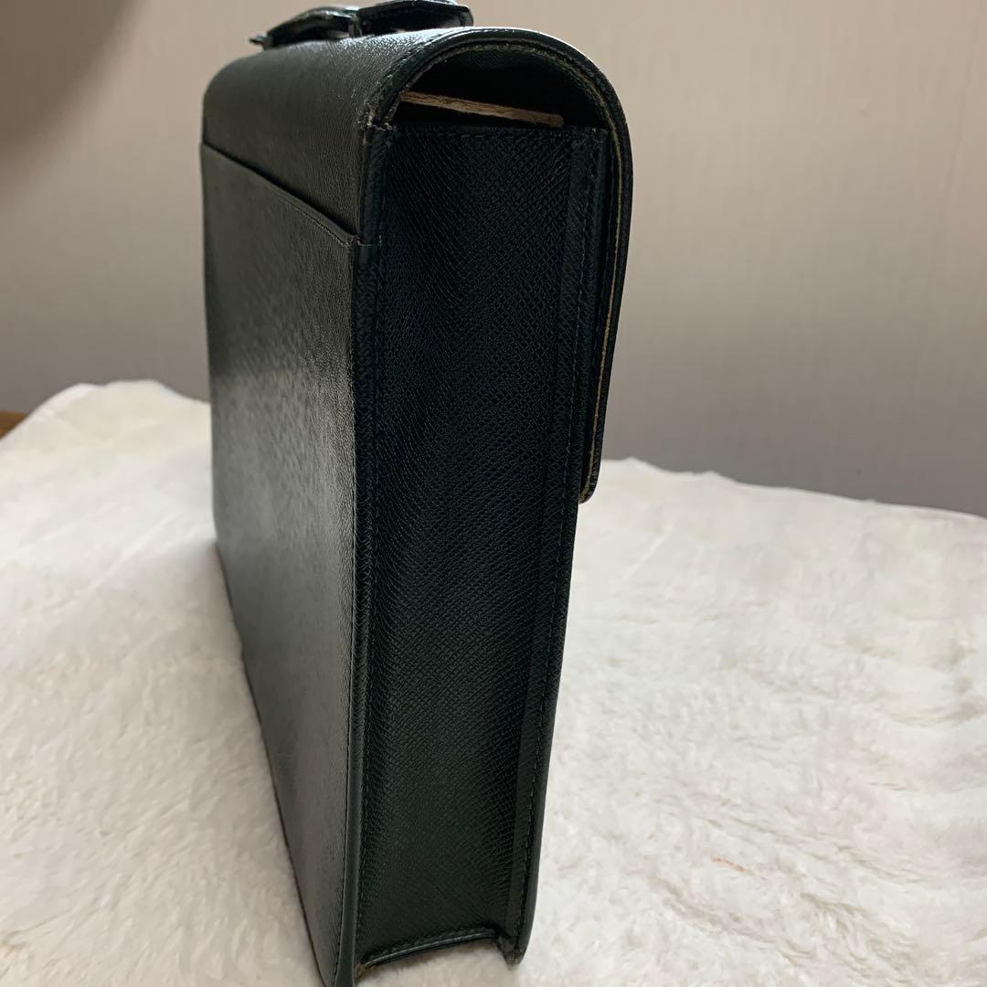 ルイヴィトンタイガセルヴィエットクラド　ブリーフケース