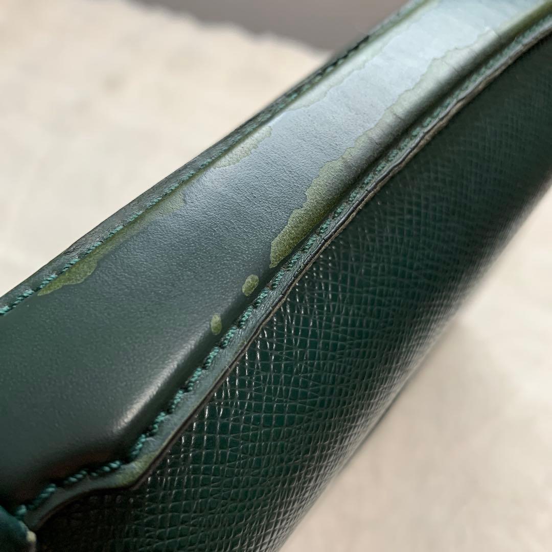 ルイヴィトンタイガセルヴィエットクラド　ブリーフケース