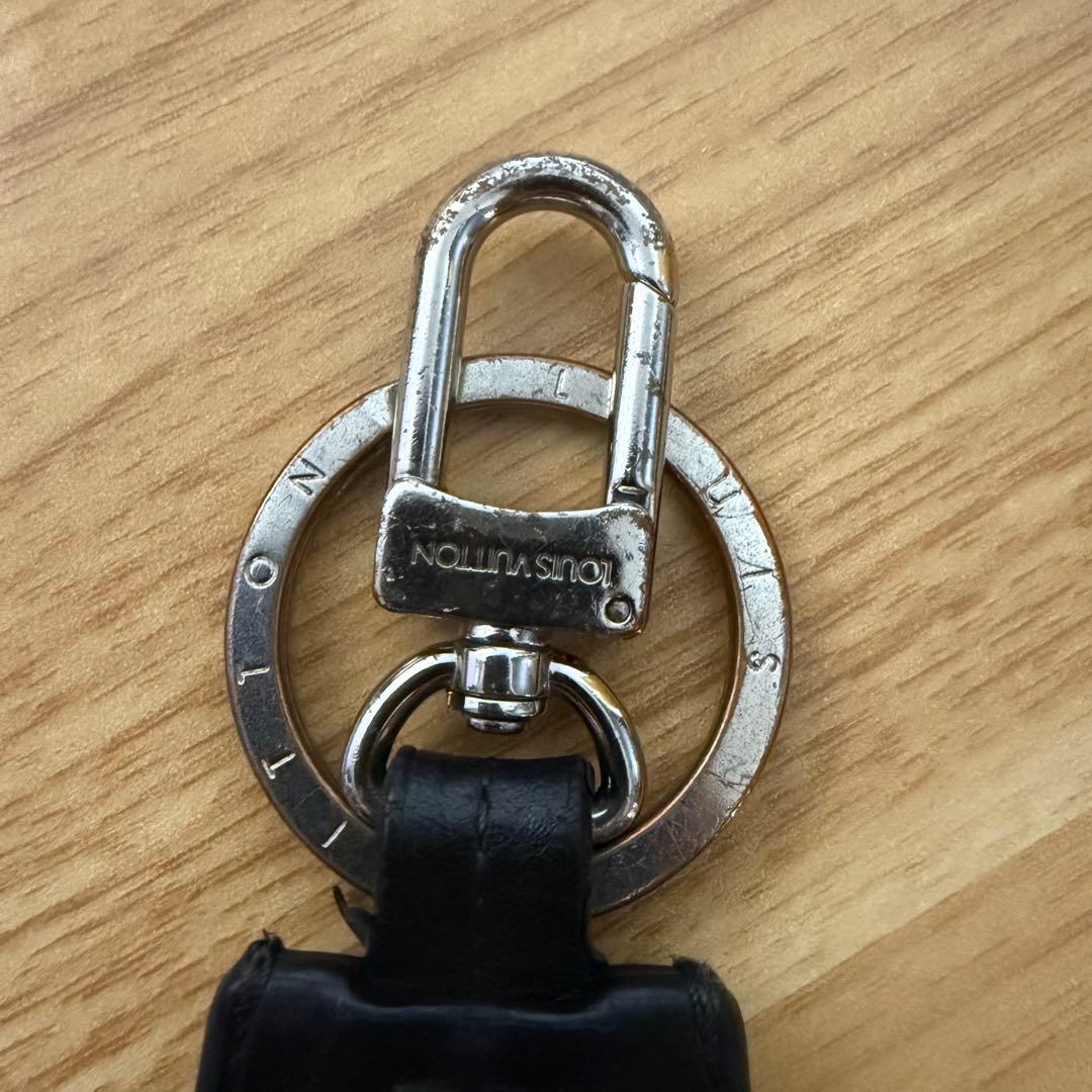ルイヴィトン キーホルダー LV クロッシュ クレ キーリング 黒