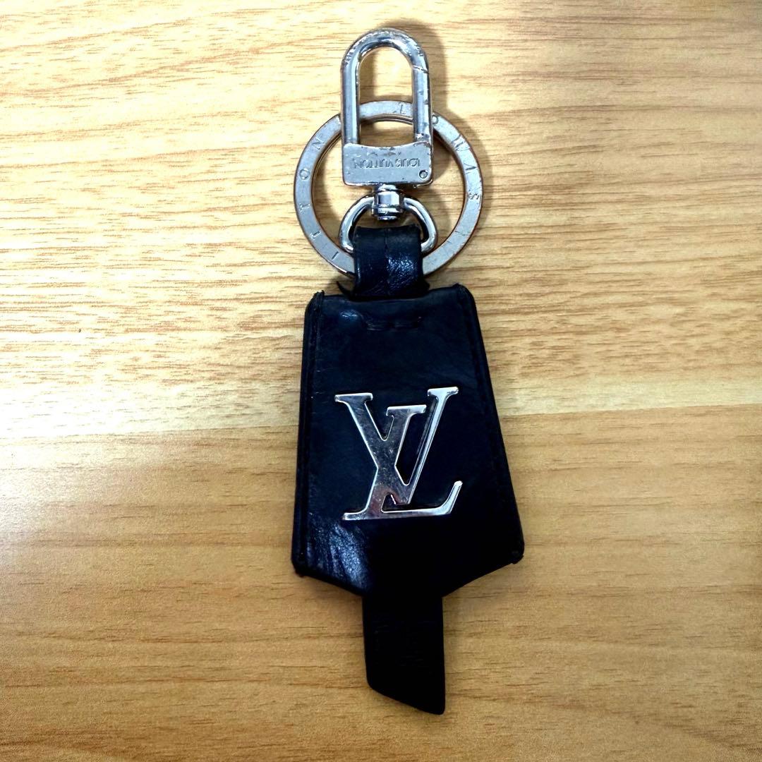 ルイヴィトン キーホルダー LV クロッシュ クレ キーリング 黒