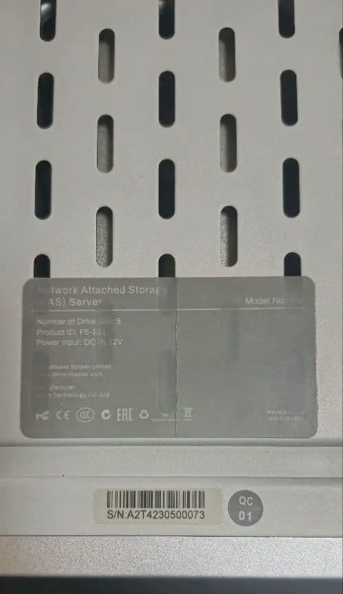 TERRAMASTER F5-221 5ベイNAS + 4GB DDR3