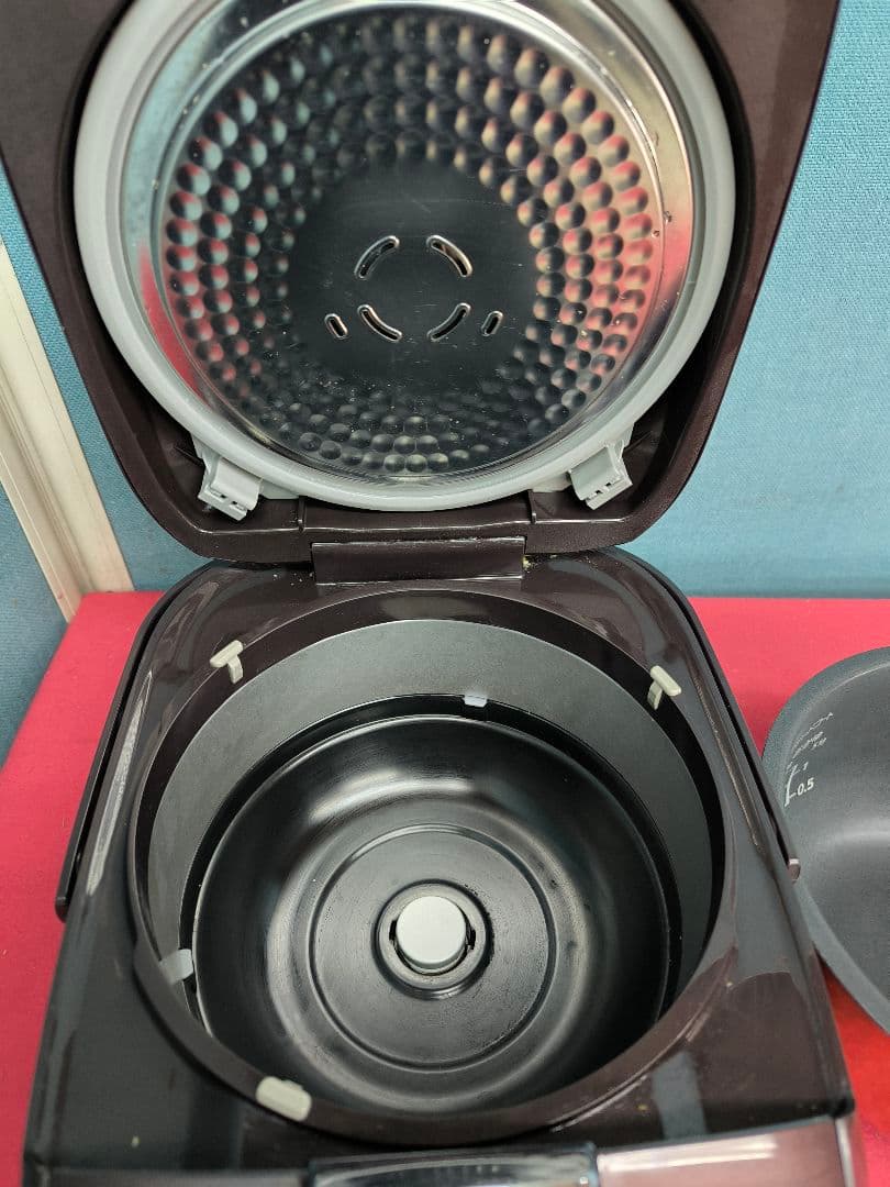 2023年製　パナソニック IH炊飯器5.5合炊き　 SR-FD101-T