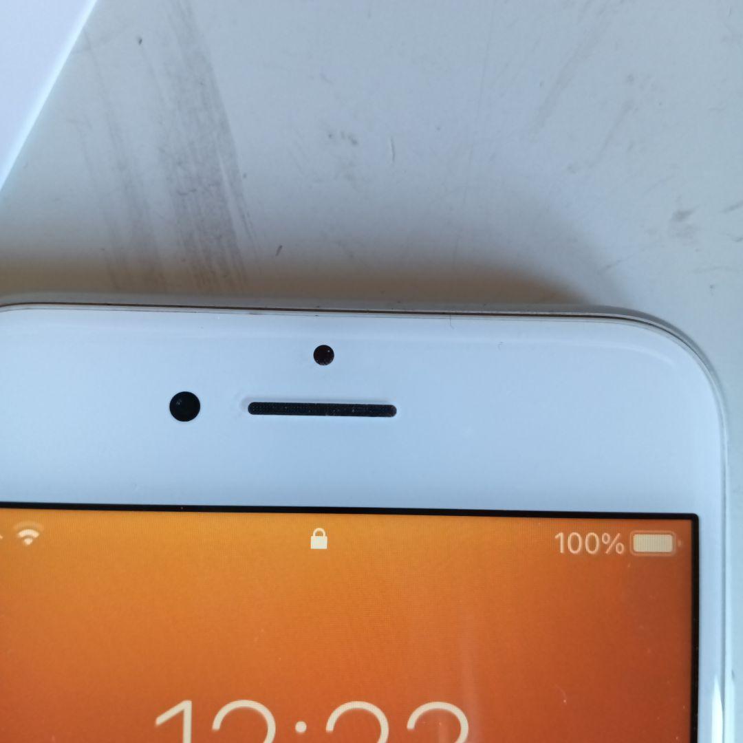 美品Apple iPhone8本体ホワイト バッテリー100%　付属品　箱付