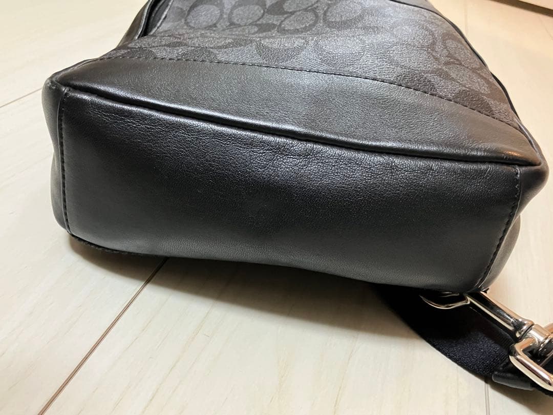 美品 コーチ ボディバッグ ショルダーバッグ クロスボディ 斜め掛け