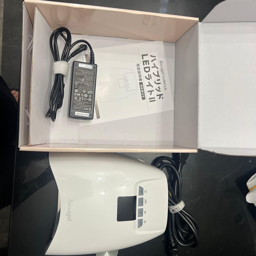 ほぼ未使用/リッカジェルハイブリッドLEDライト/ネイルLEDライト