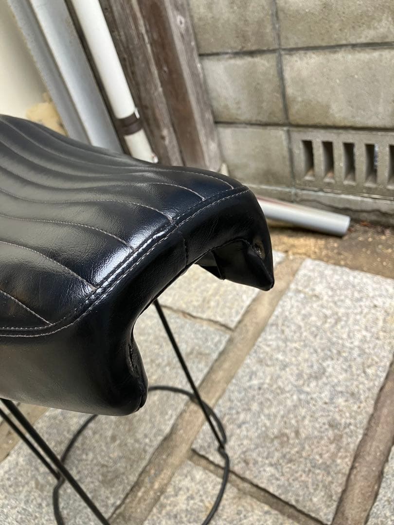 モーターロック　カワサキ W650 薄型ベーツタイプ TTシート 中古