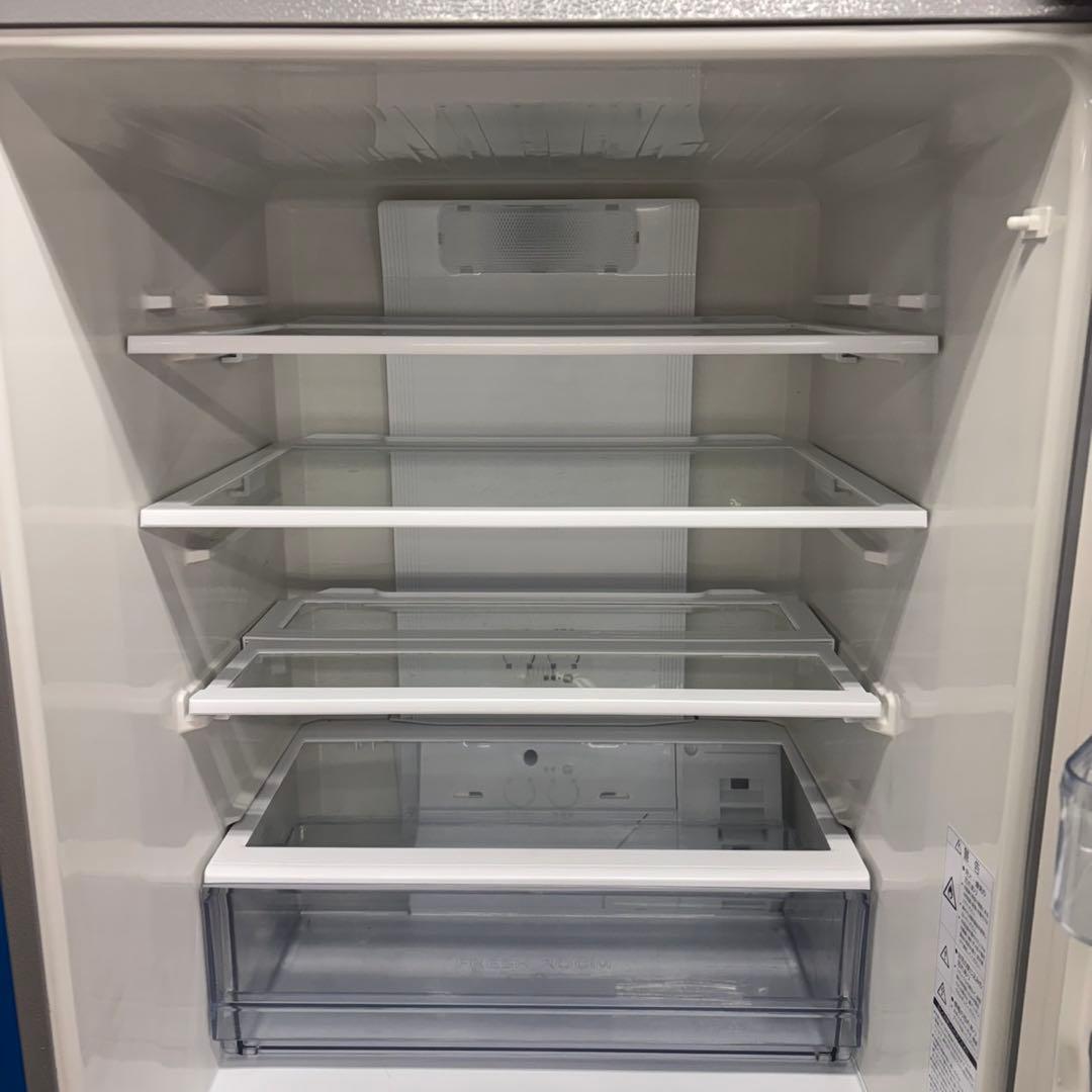 657 AQUA大型冷蔵庫 300L〜400L家庭用　一人暮らし　右開き