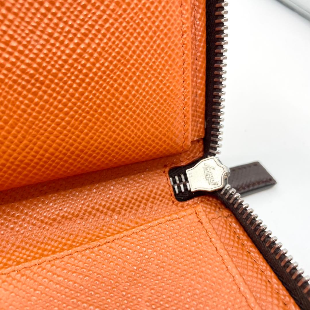 極美品　プラダ　ラウンドファスナー　ブラウン　サフィアーノレザー　三角ロゴ