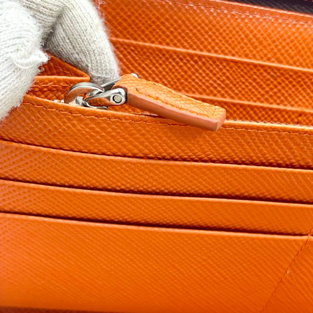 極美品　プラダ　ラウンドファスナー　ブラウン　サフィアーノレザー　三角ロゴ