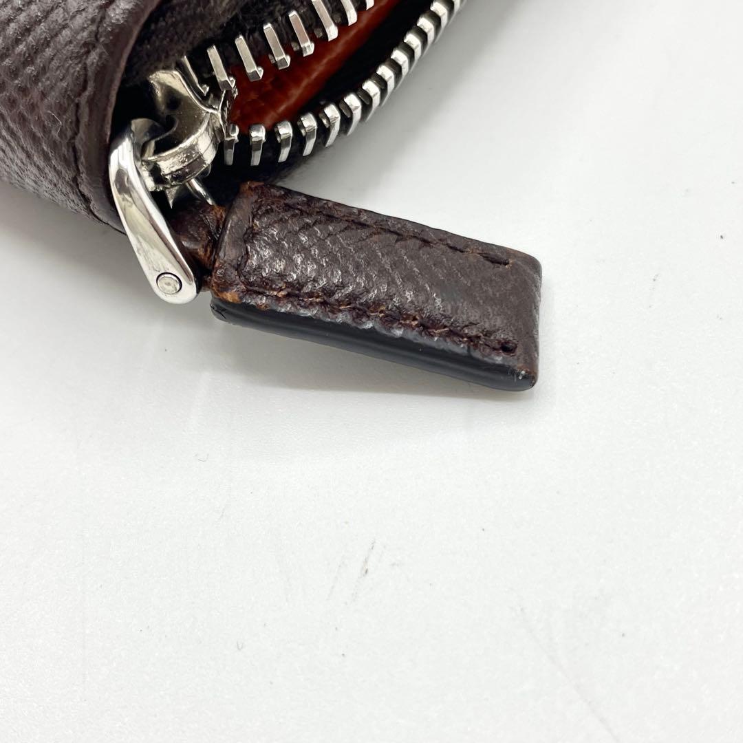 極美品　プラダ　ラウンドファスナー　ブラウン　サフィアーノレザー　三角ロゴ