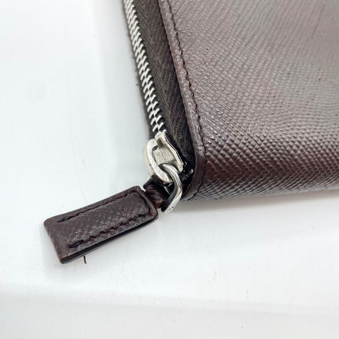 極美品　プラダ　ラウンドファスナー　ブラウン　サフィアーノレザー　三角ロゴ