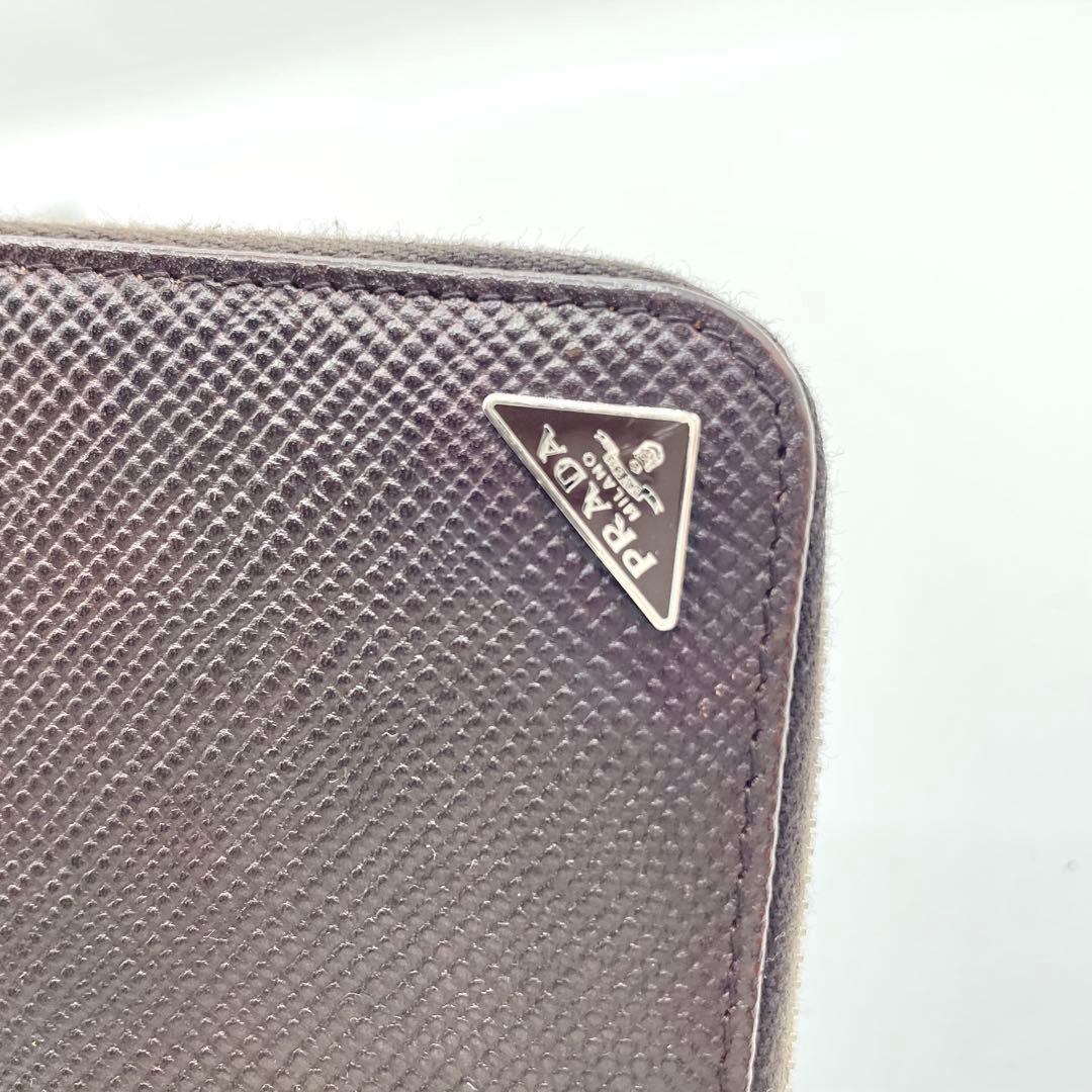 極美品　プラダ　ラウンドファスナー　ブラウン　サフィアーノレザー　三角ロゴ