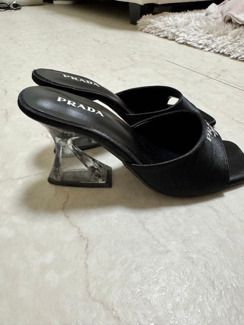 PRADA ブラック サテン ミュール クリアヒール