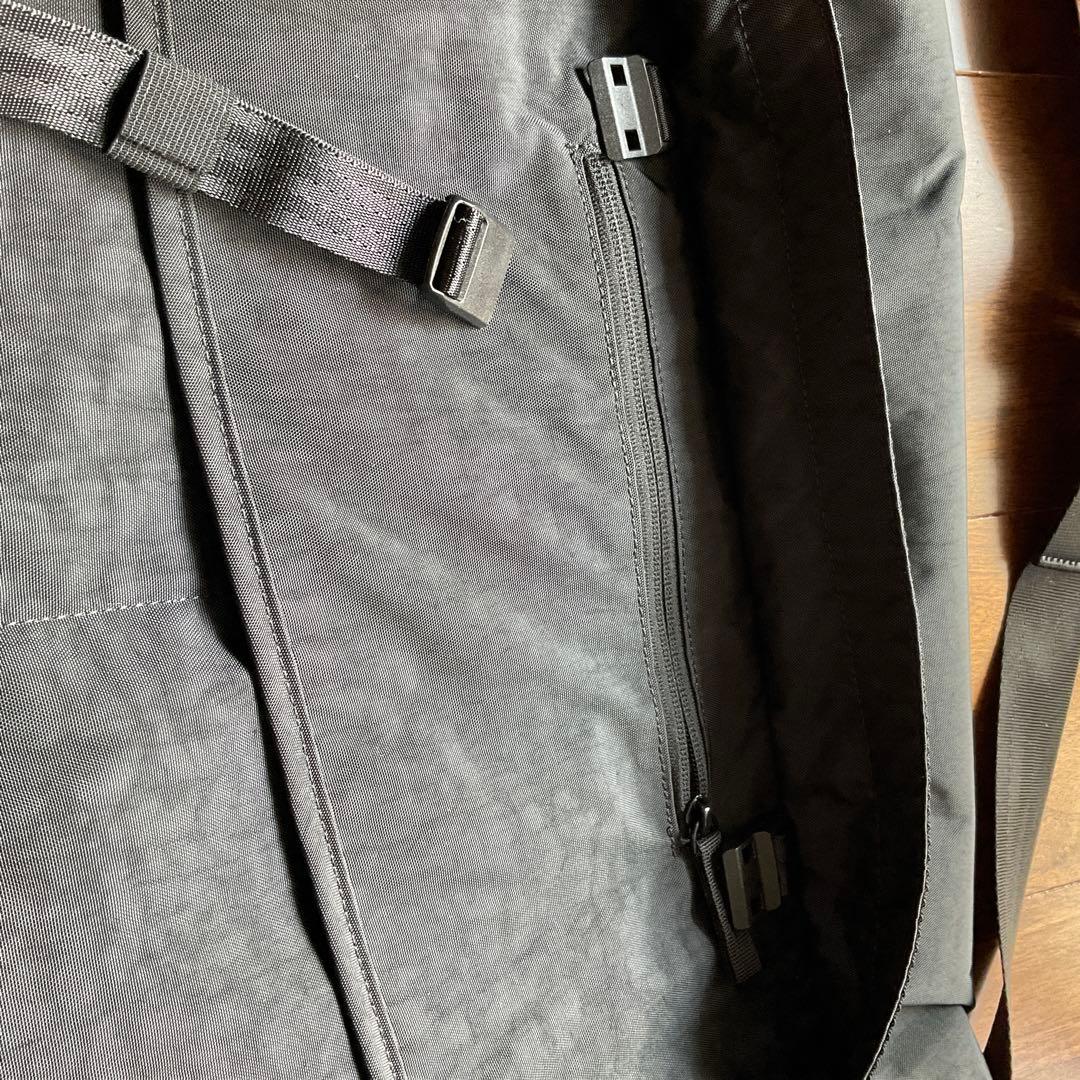 CHROME COURIER FLAP メッセンジャーバッグ 20L　ブラック