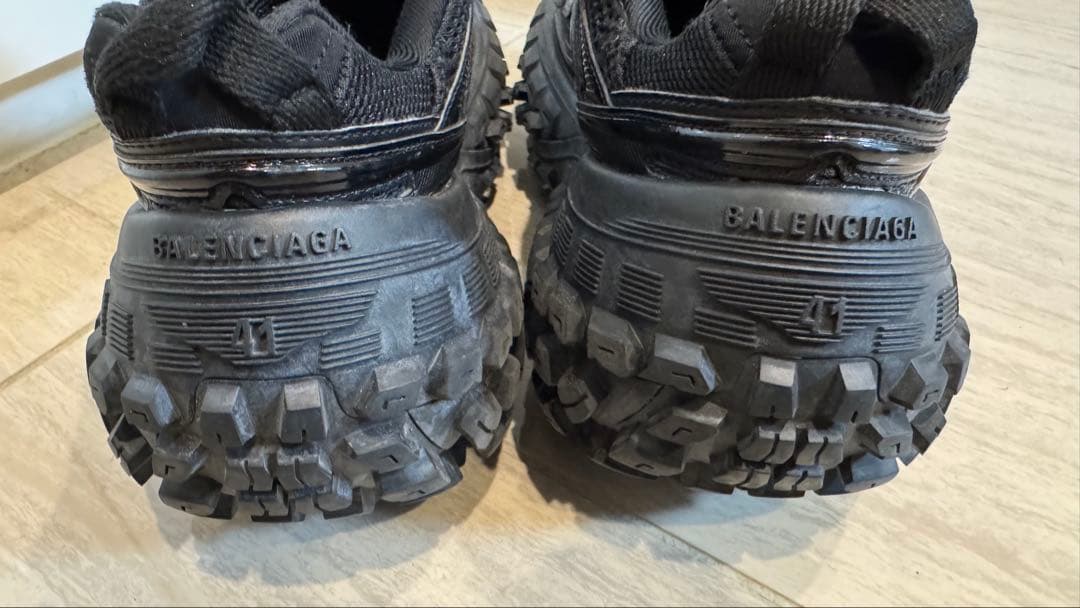 BALENCIAGAバウンサーディフェンダースニーカー