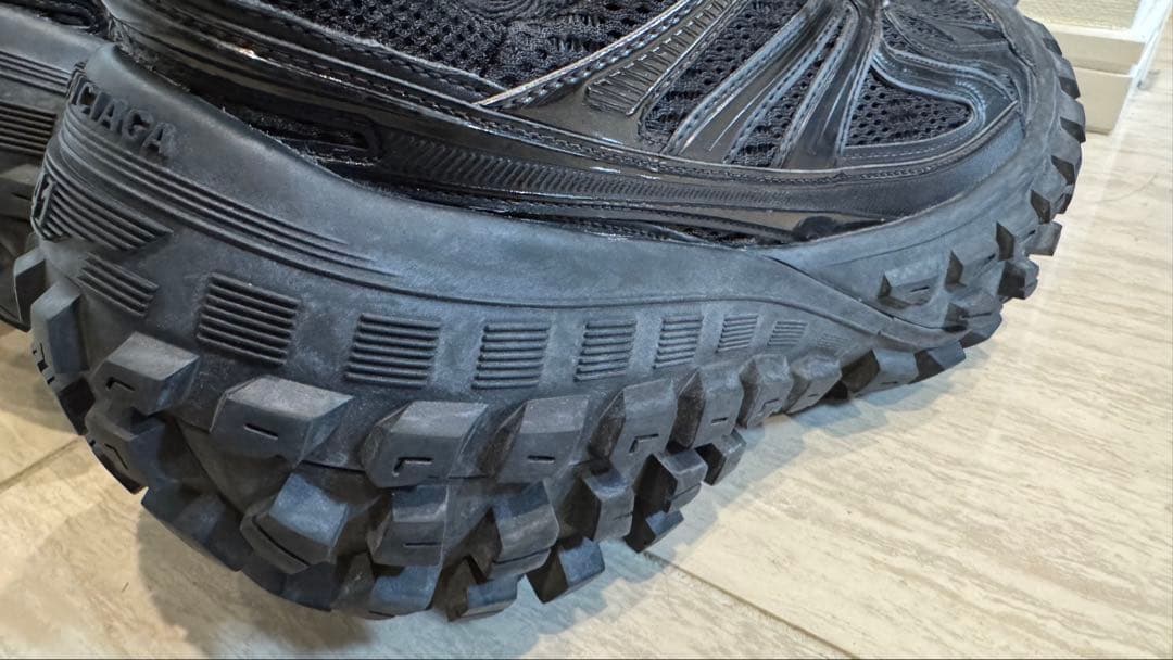 BALENCIAGAバウンサーディフェンダースニーカー