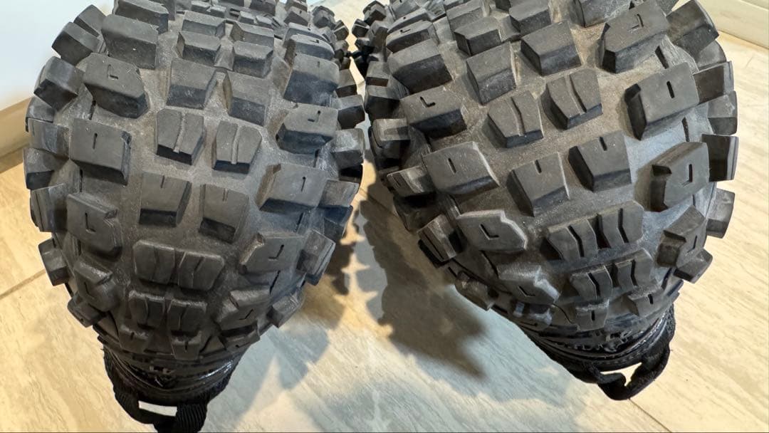 BALENCIAGAバウンサーディフェンダースニーカー