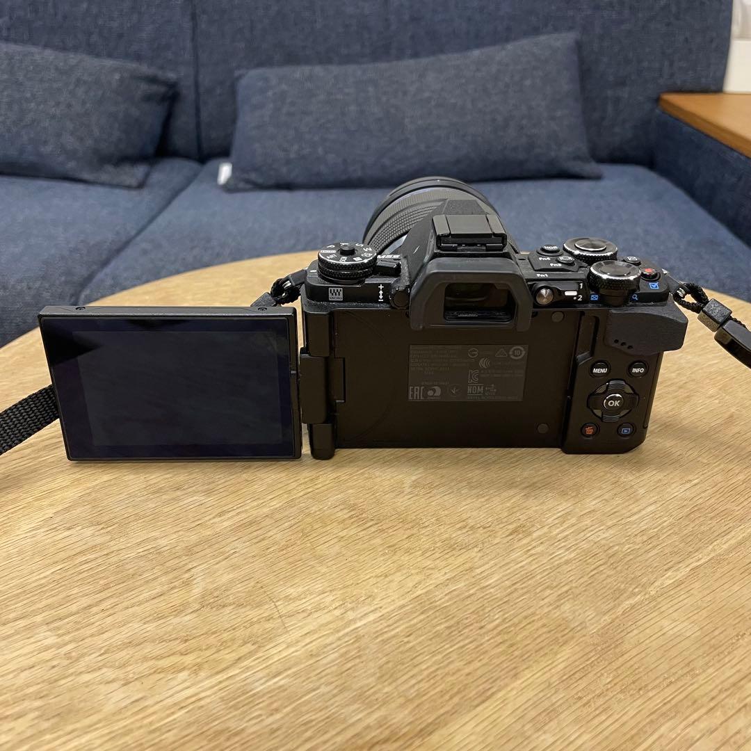 OLYMPUS ミラーレス一眼カメラ OM-D E-M5 MarkII レンズ付