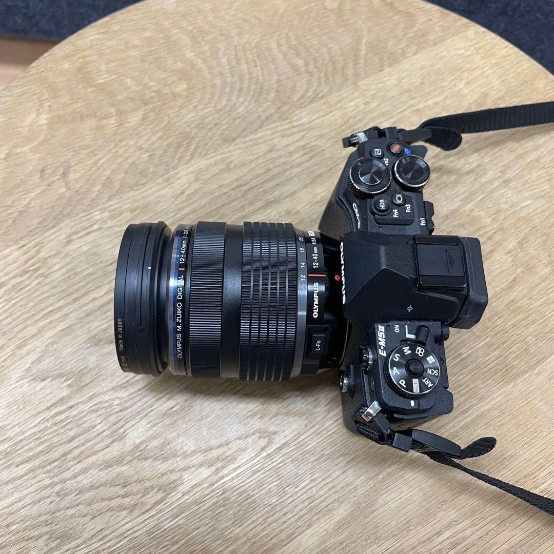 OLYMPUS ミラーレス一眼カメラ OM-D E-M5 MarkII レンズ付