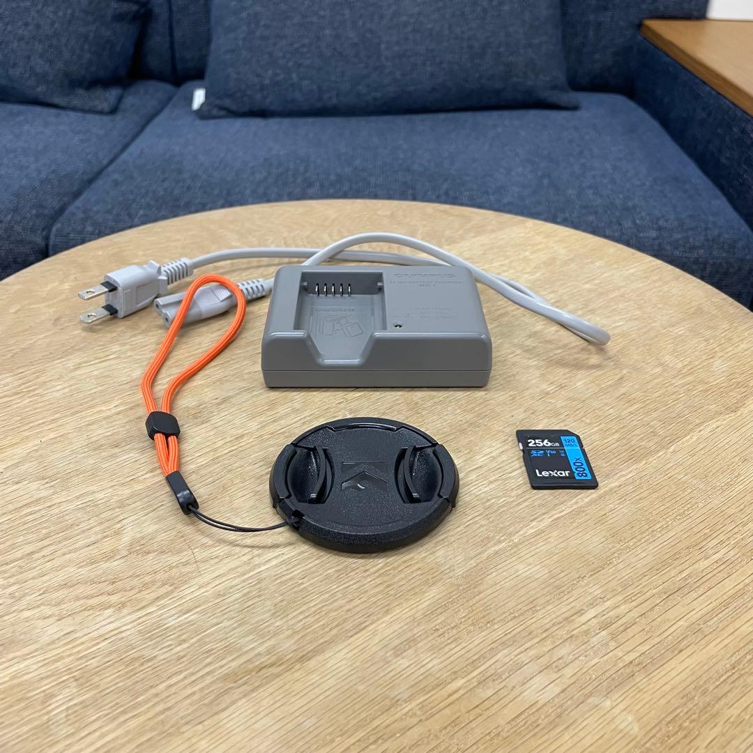 OLYMPUS ミラーレス一眼カメラ OM-D E-M5 MarkII レンズ付