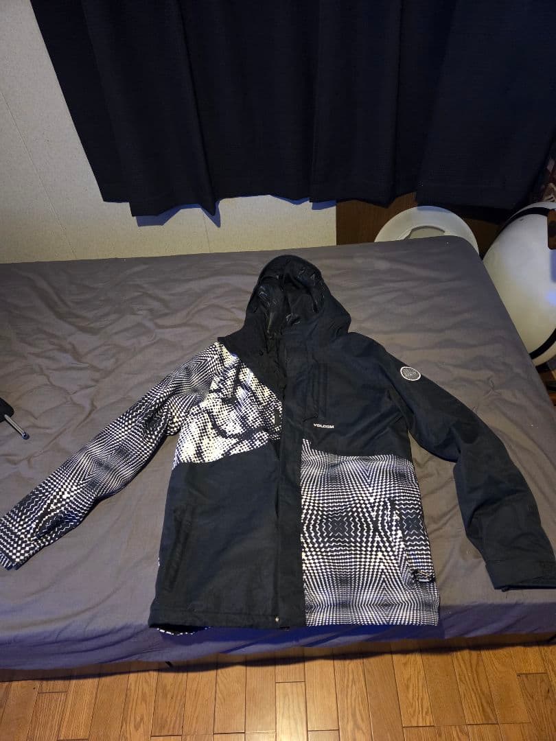 VOLCOM スノーボードジャケット ブラック/ホワイト