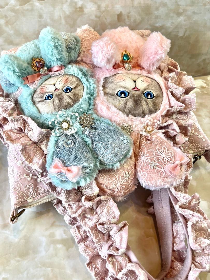 あ*き様 コヤンイサムチョン　ふんわりフリルのファスナーバッグ　刺繍生地