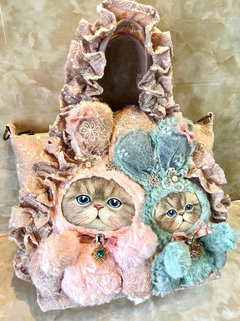 あ*き様 コヤンイサムチョン　ふんわりフリルのファスナーバッグ　刺繍生地