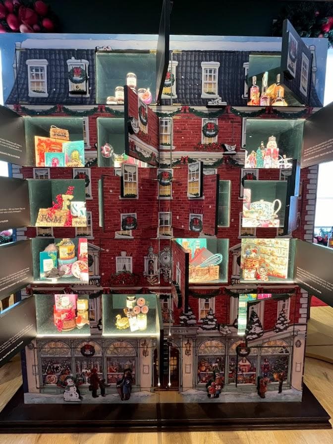 さ*ん様 新登場!!蓋にバックルが!冒険にリビングにウイッカーバスケット屋根上開