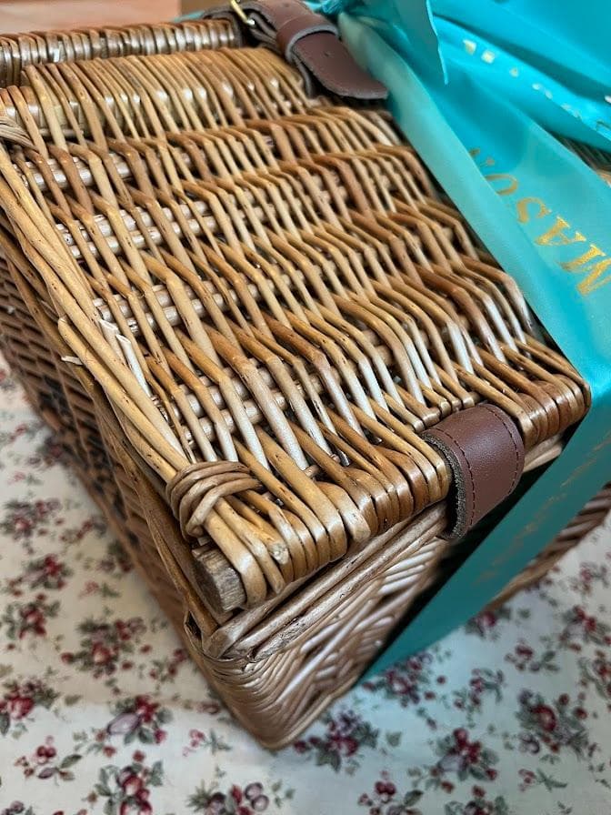 さ*ん様 新登場!!蓋にバックルが!冒険にリビングにウイッカーバスケット屋根上開