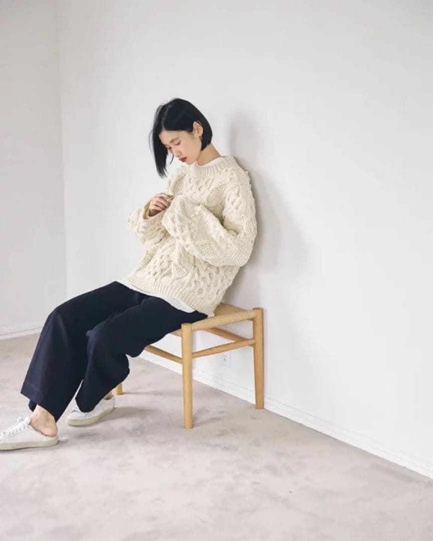 アイボリー ケーブルニット セーター