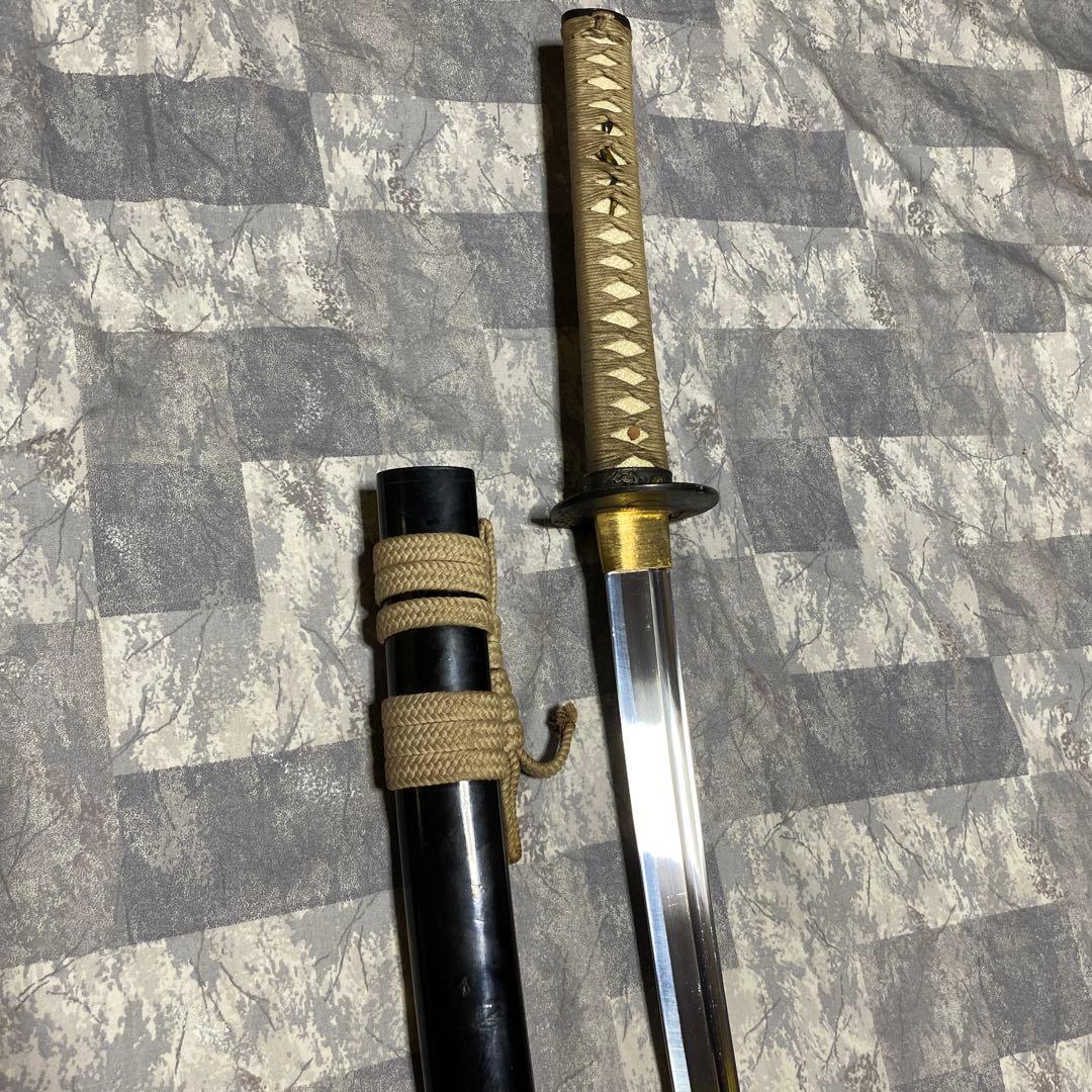 高級居合刀 灰色柄 騎馬武者絵丸鍔 黒呂鞘