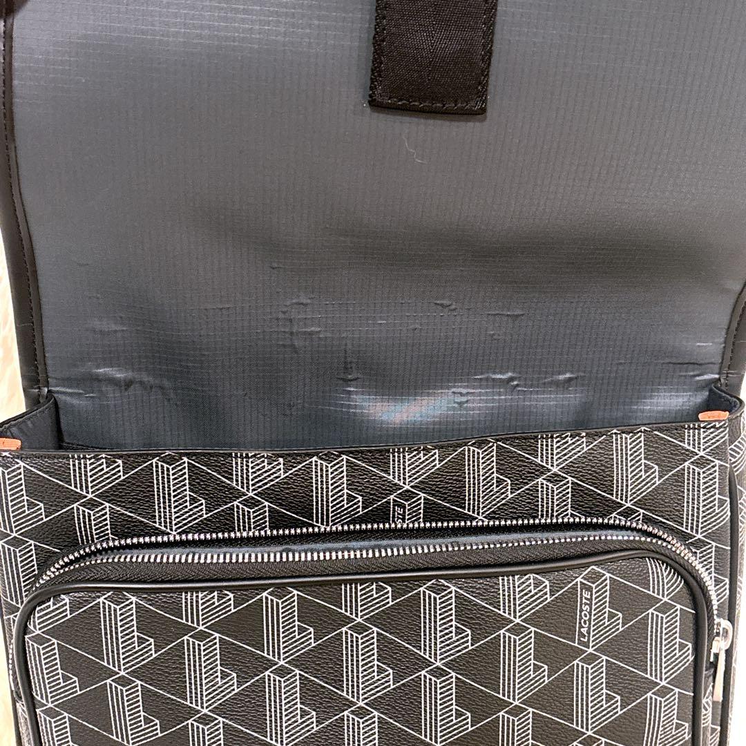 国内完売 希少 美品 LACOSTE モノグラムフラップメッセンジャーバッグ