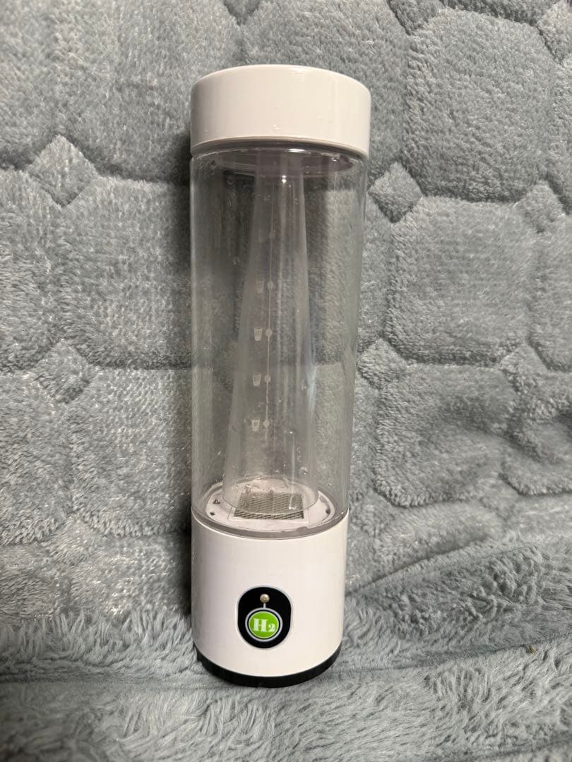 ポンプ型「MyShinTouSui-Jet」と自然呼吸型「W水素ボトル」