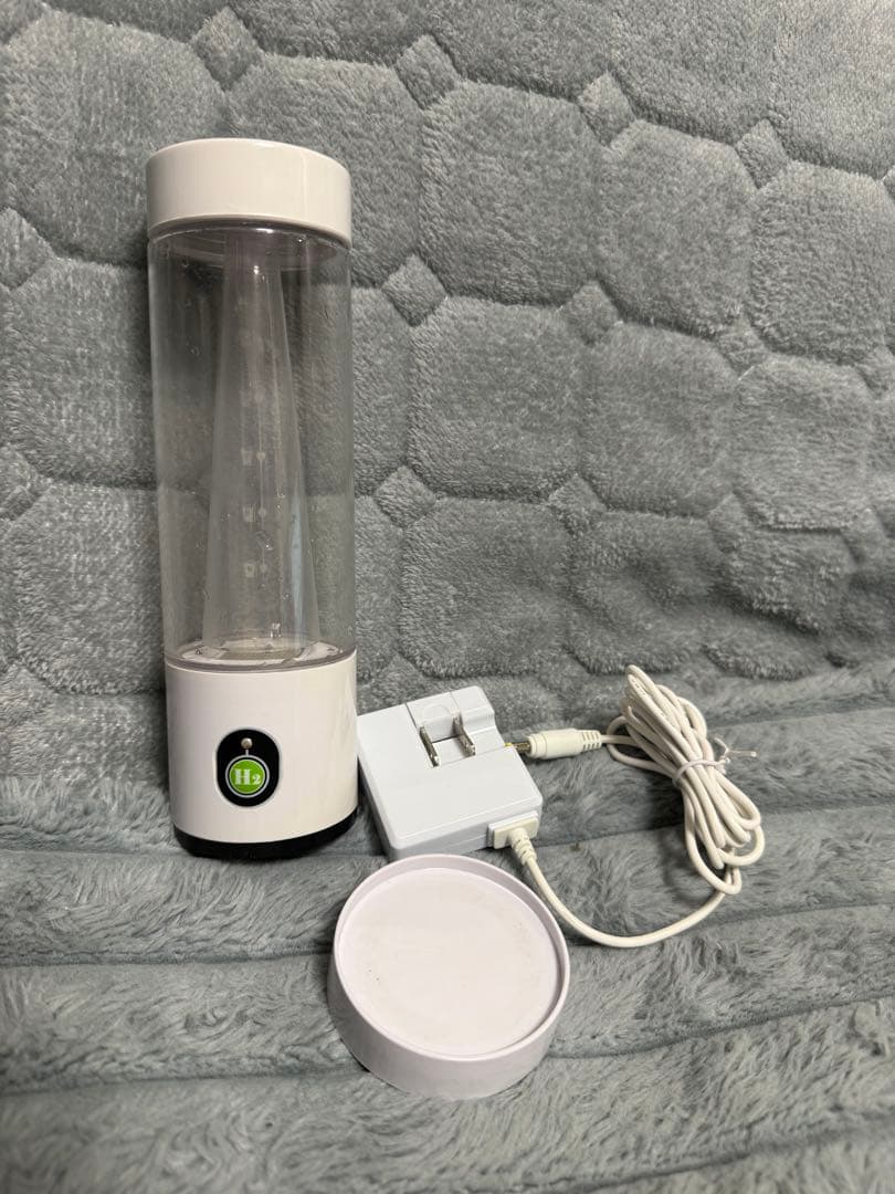 ポンプ型「MyShinTouSui-Jet」と自然呼吸型「W水素ボトル」