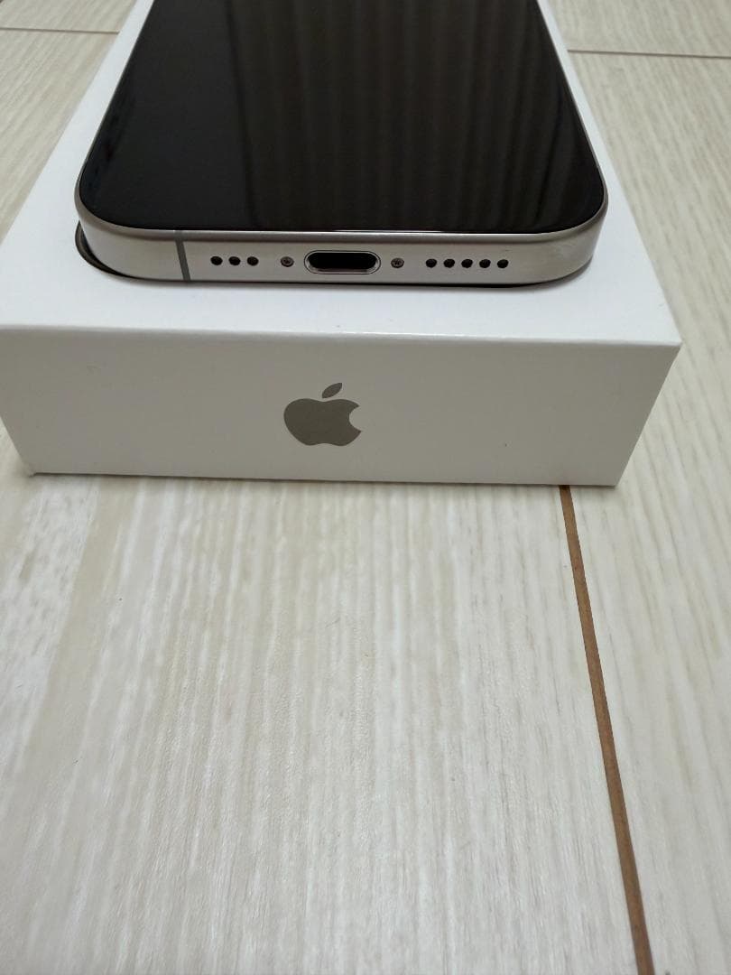 Apple iPhone 15 Pro 128GB ナチュラルチタニウム