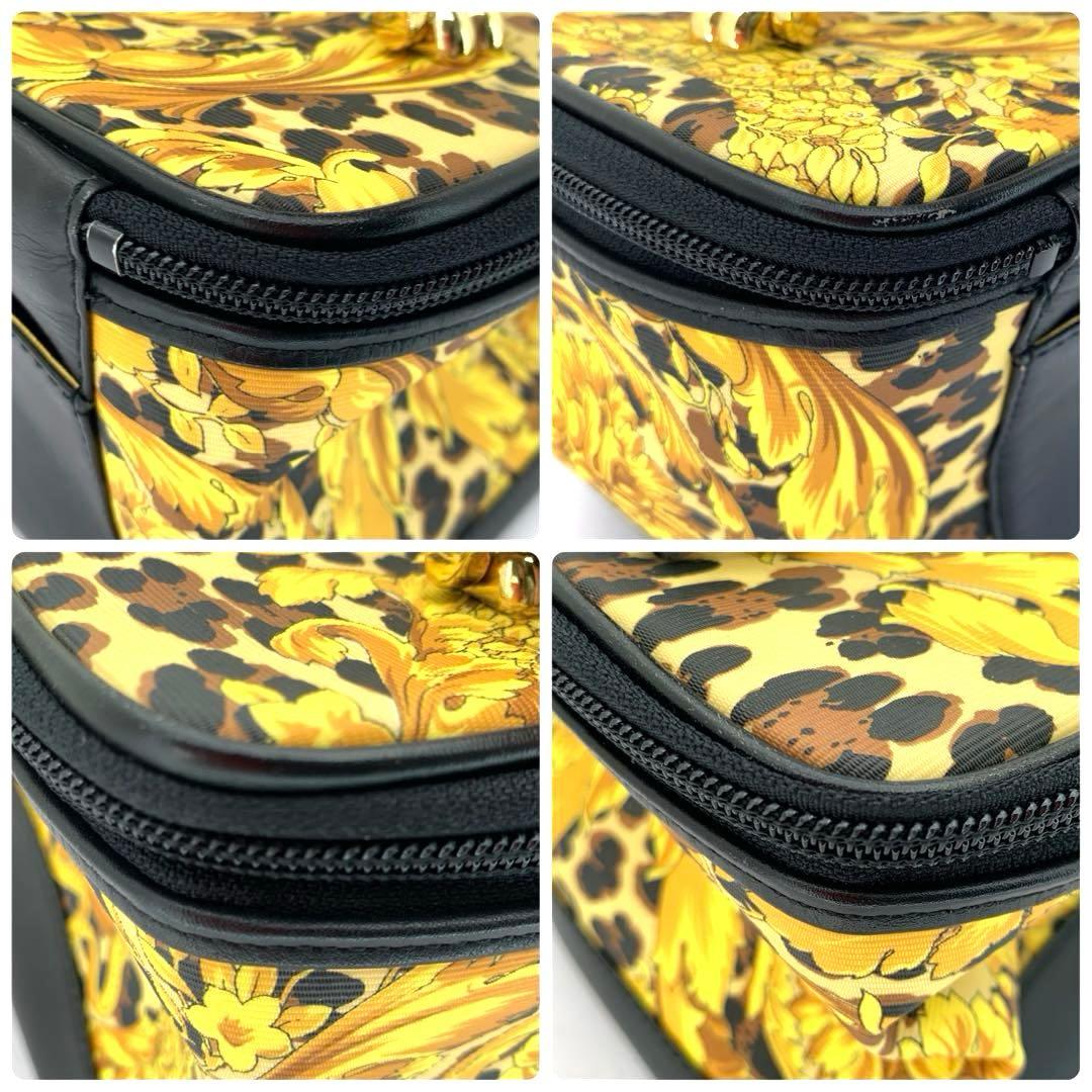 美品！GIANNI VERSACE ジャンニヴェルサーチ バニティバッグ　ポーチ