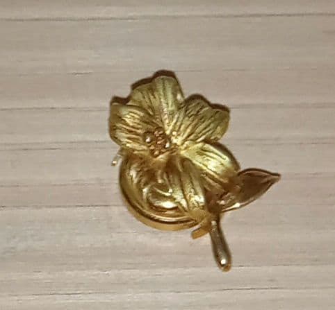 k18刻印有り　百合のゴールドブローチ