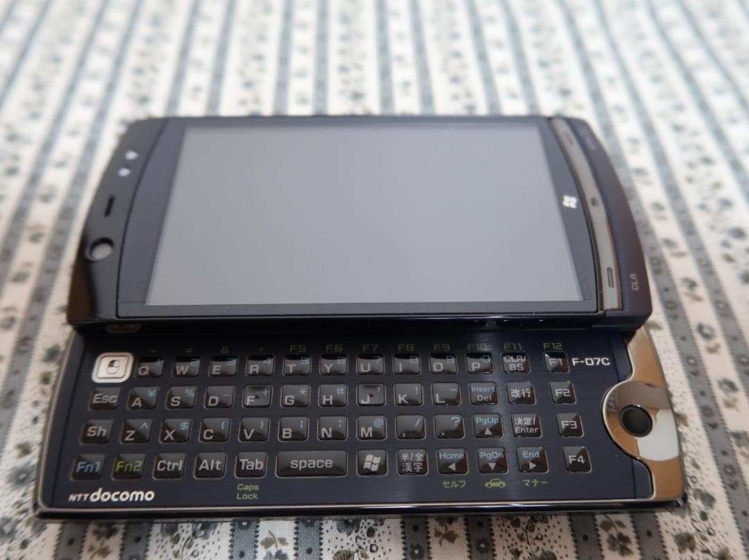 Windows7ケータイ F-07C 未使用品（クレードル他オプション付き）