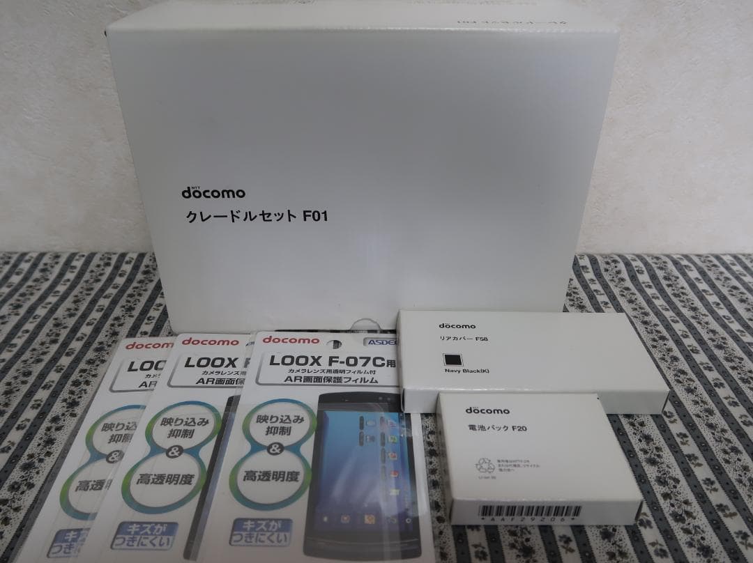 Windows7ケータイ F-07C 未使用品（クレードル他オプション付き）