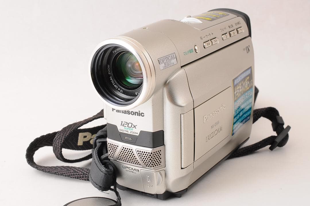 美品 箱付き パナソニック デジタル ビデオカメラ NV-DS9 @4102