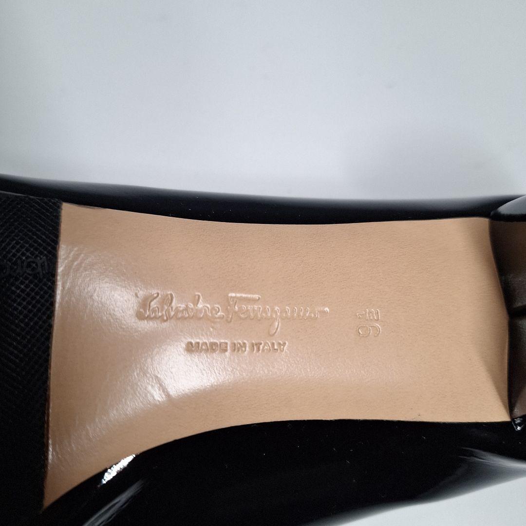 フェラガモ　エナメル太ヒール パンプス　ヴァラリボン　27cm　Vibram