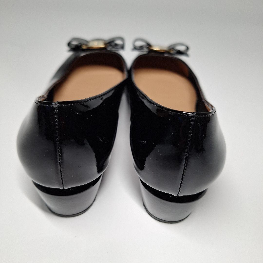 フェラガモ　エナメル太ヒール パンプス　ヴァラリボン　27cm　Vibram