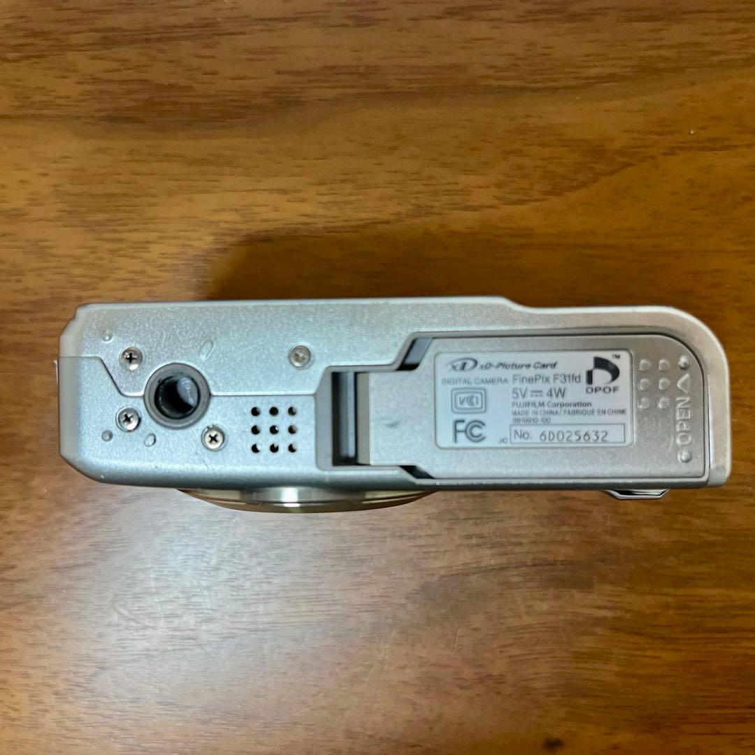 FUJIFILM FinePix F31fd デジカメ 初期化済み 付属品あり