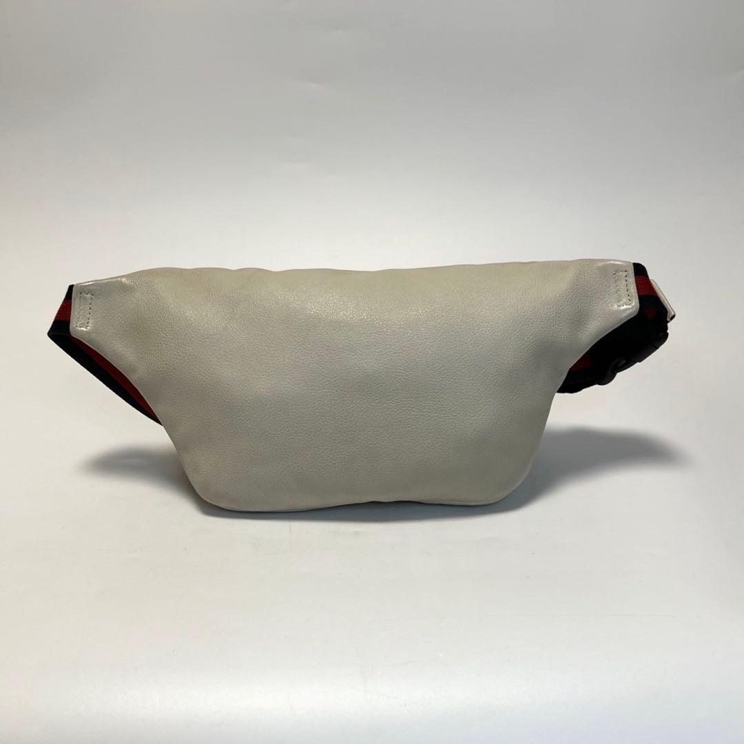k70【美品】グッチ　ロゴプリント　レザー　シェリーライン　ボディバッグ