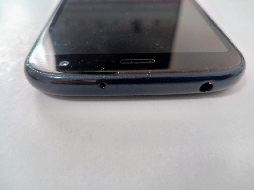 ☆ docomo らくらくスマートフォン F-52B ネイビー