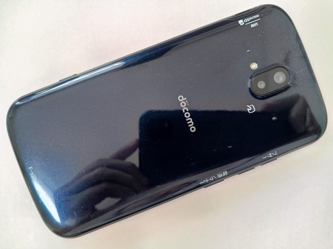 ☆ docomo らくらくスマートフォン F-52B ネイビー