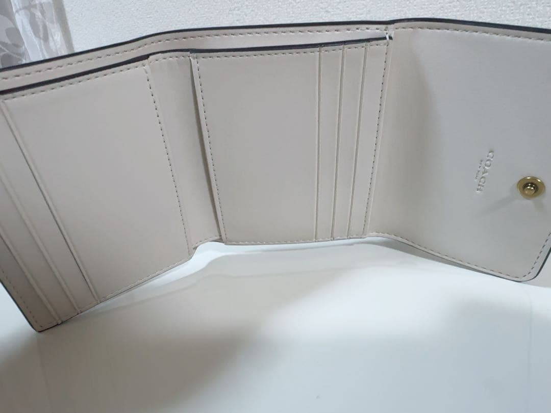 【新品・正規品】コーチ 三つ折財布