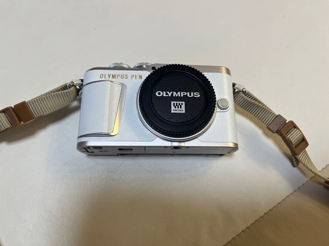 【美品】OLYMPUS PEN E-PL9 [ホワイト]ミラーレス一眼おまけ付き