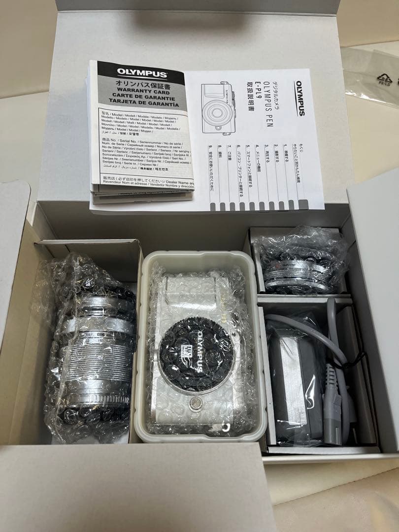 【美品】OLYMPUS PEN E-PL9 [ホワイト]ミラーレス一眼おまけ付き