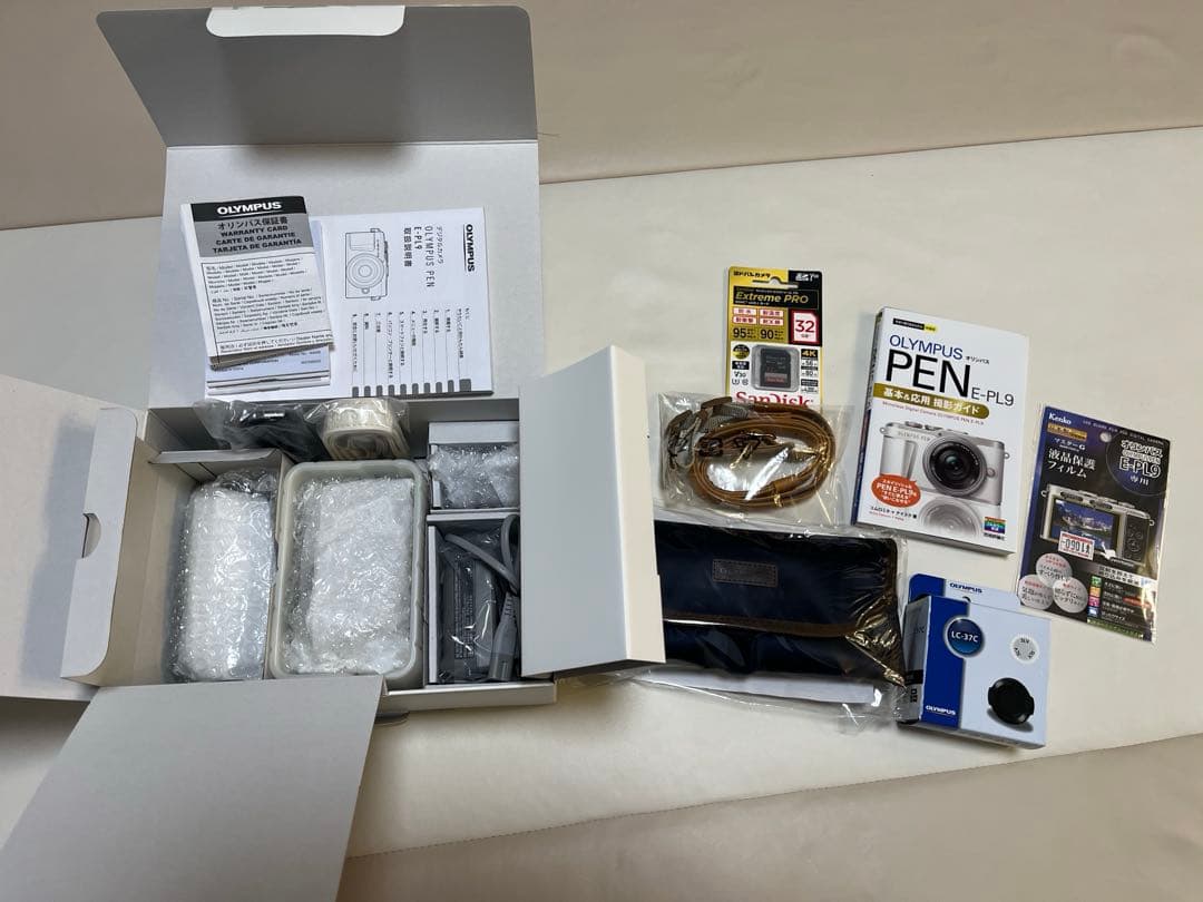 【美品】OLYMPUS PEN E-PL9 [ホワイト]ミラーレス一眼おまけ付き